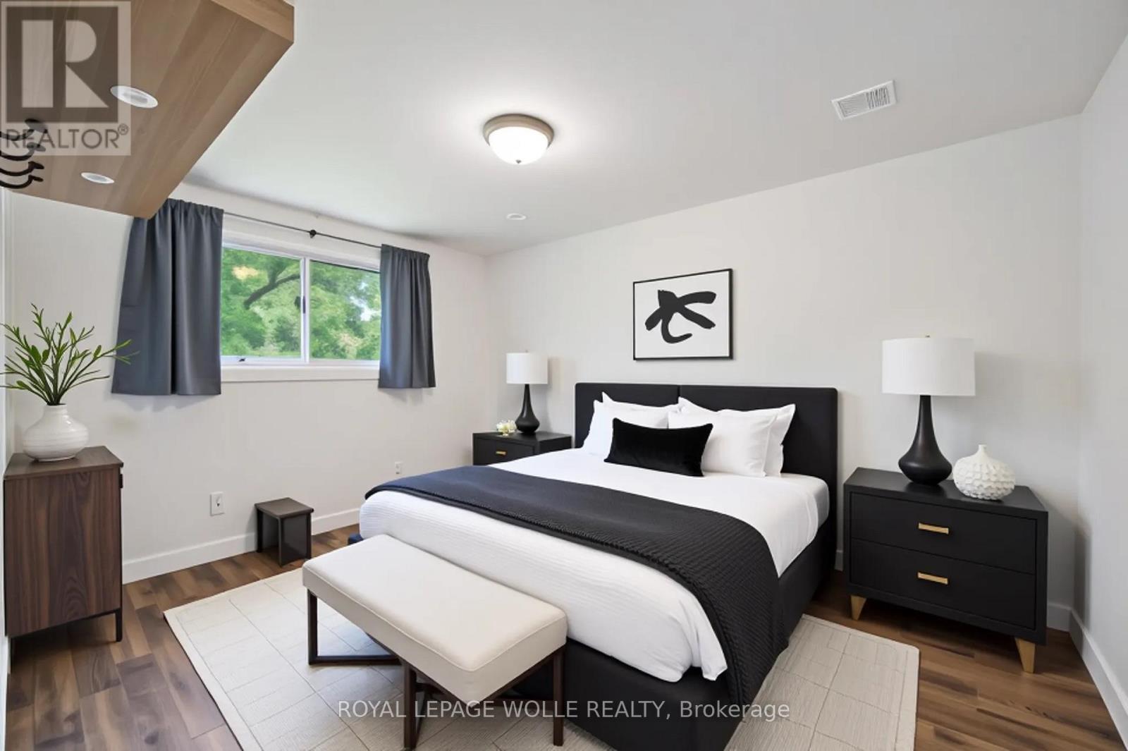 












53 KAREN WALK

,
Waterloo,




Ontario
N2L5X1

