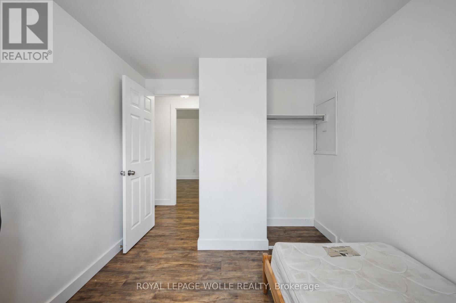 












53 KAREN WALK

,
Waterloo,




Ontario
N2L5X1

