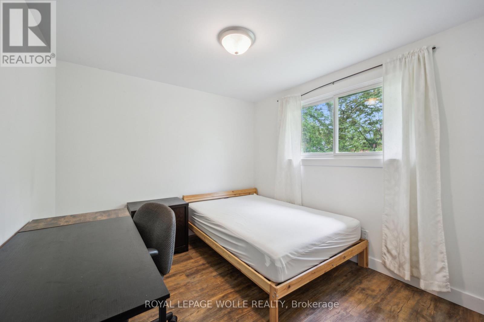 












53 KAREN WALK

,
Waterloo,




Ontario
N2L5X1


