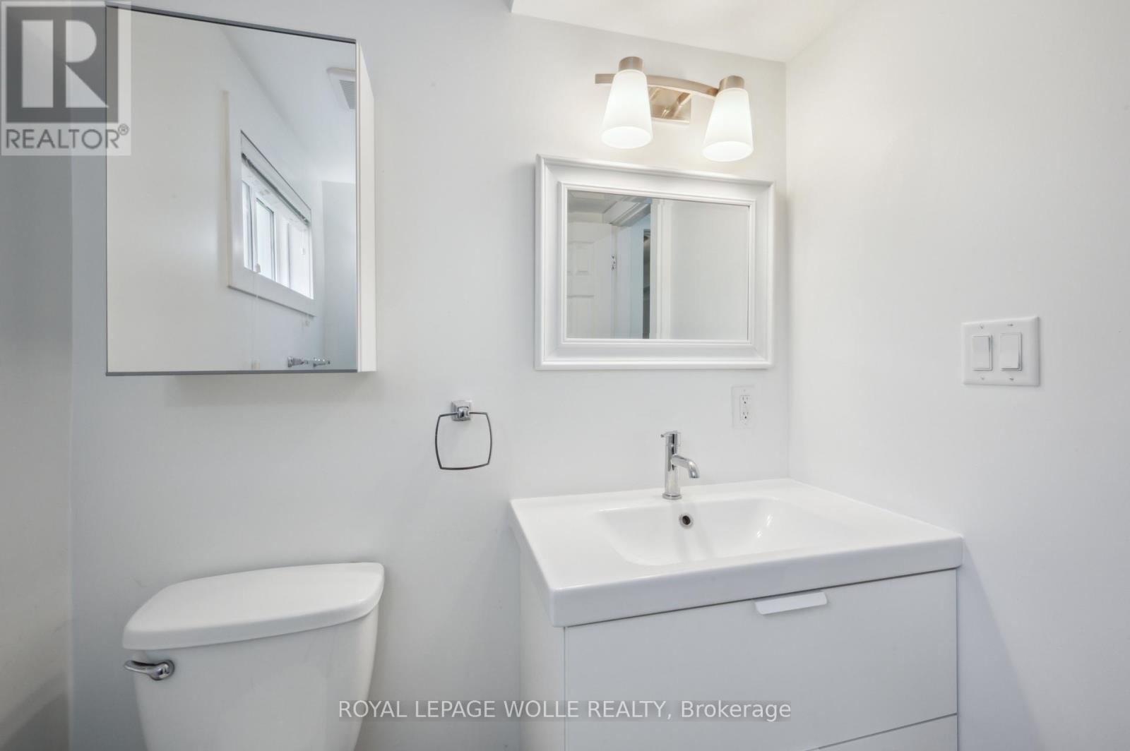 












53 KAREN WALK

,
Waterloo,




Ontario
N2L5X1

