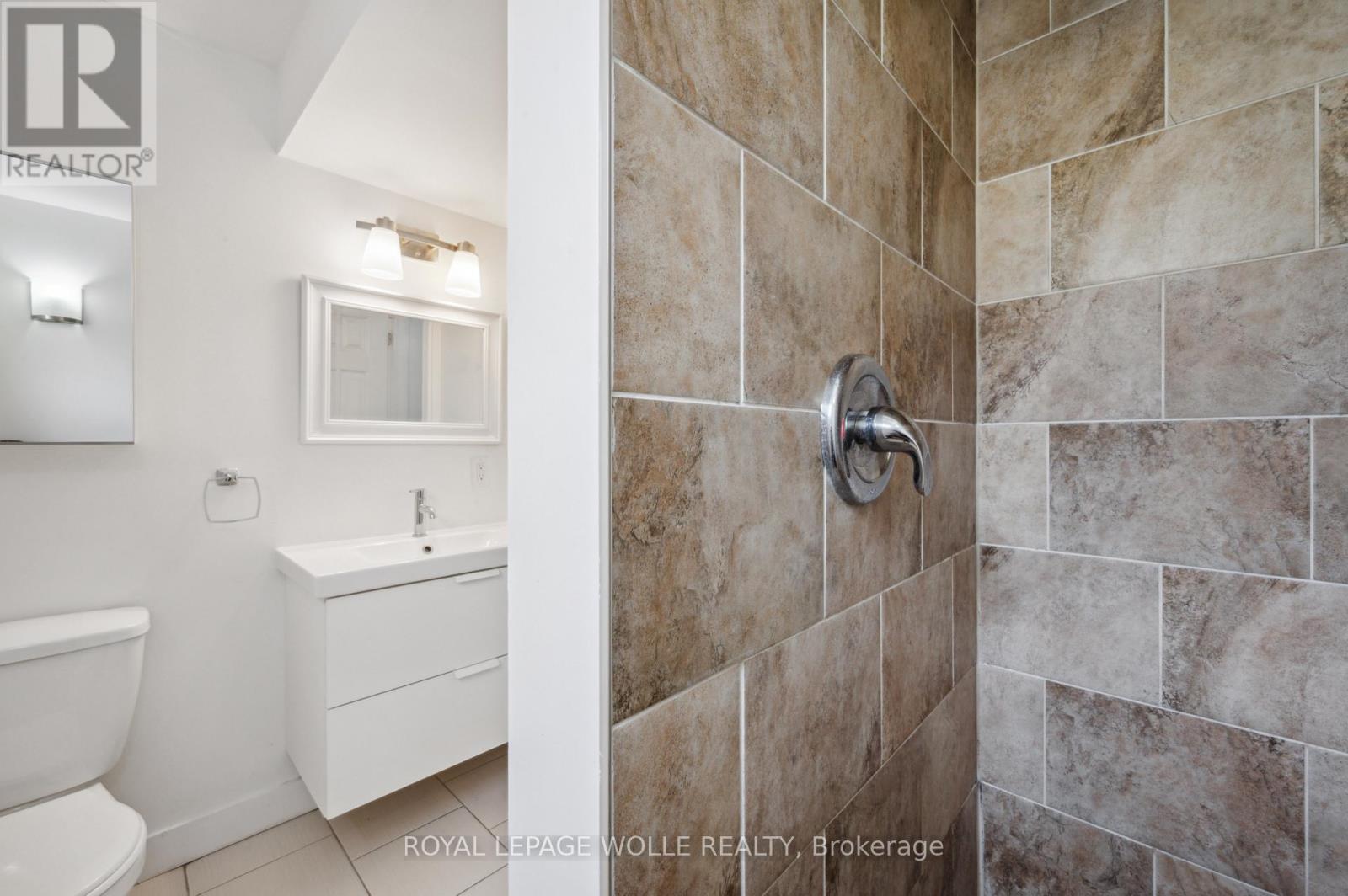 












53 KAREN WALK

,
Waterloo,




Ontario
N2L5X1

