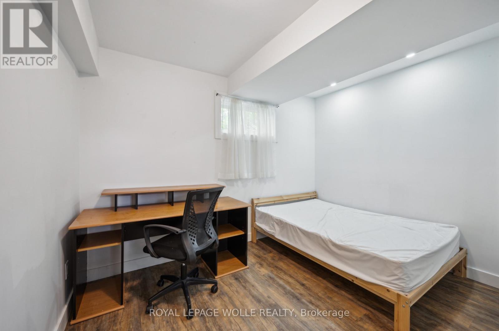 












53 KAREN WALK

,
Waterloo,




Ontario
N2L5X1


