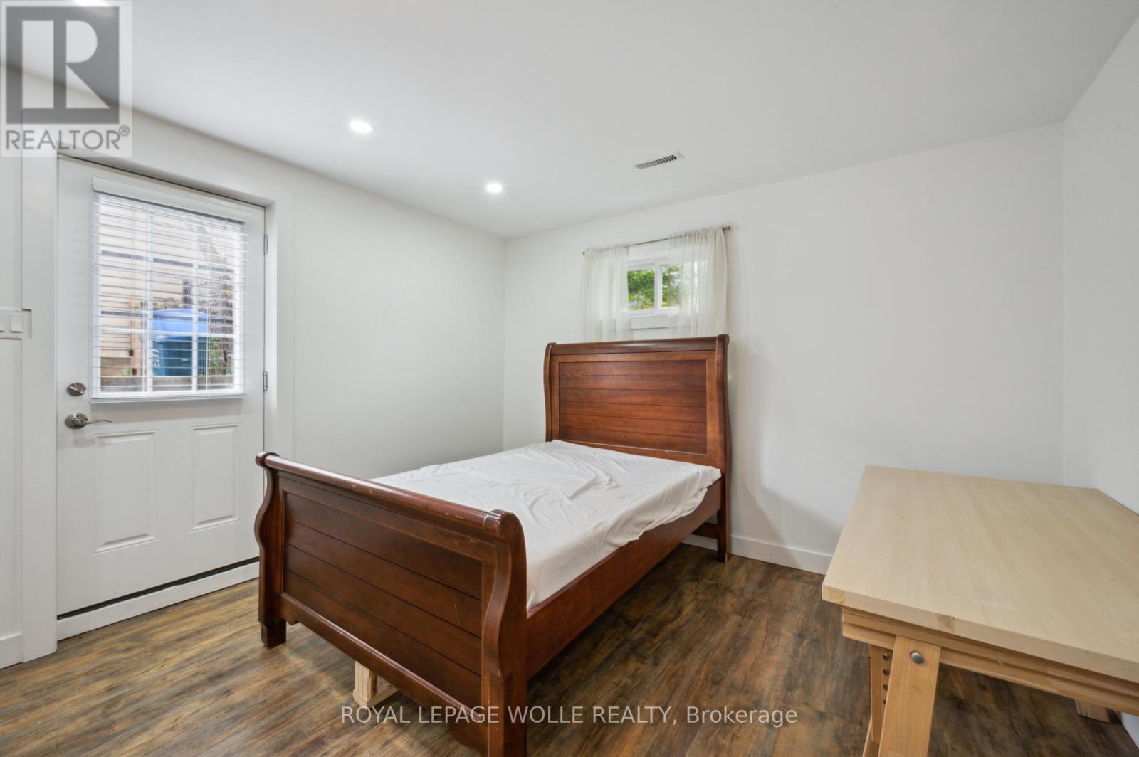 












53 KAREN WALK

,
Waterloo,




Ontario
N2L5X1

