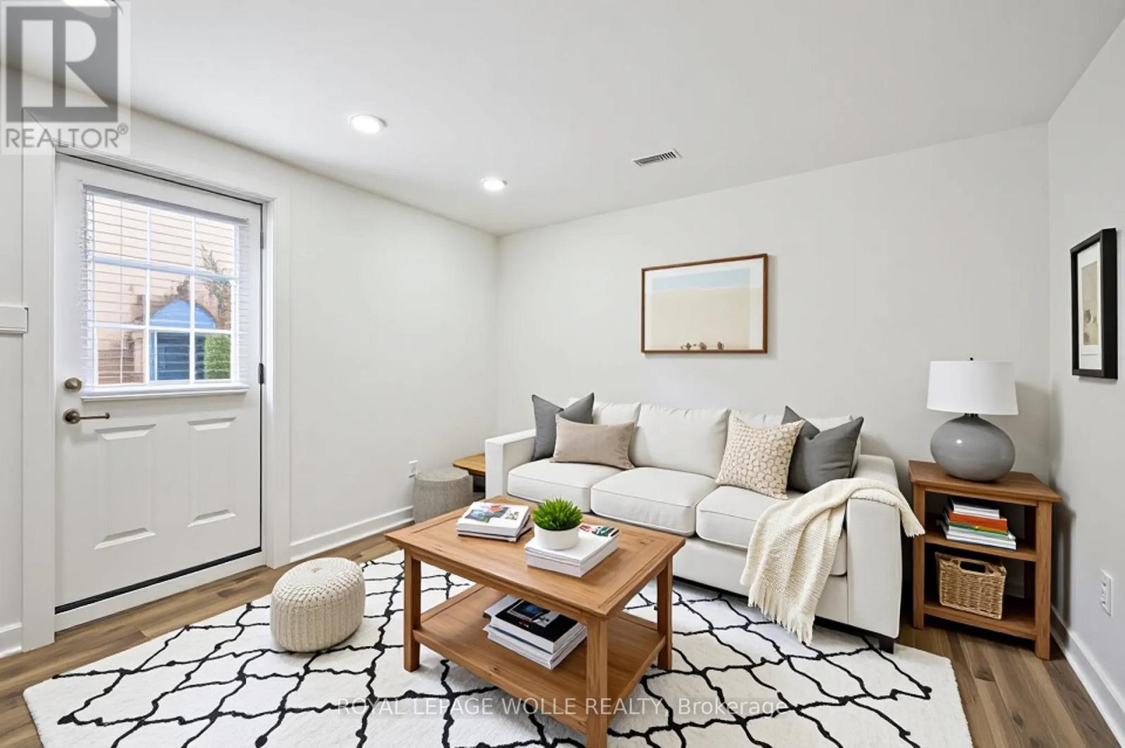 












53 KAREN WALK

,
Waterloo,




Ontario
N2L5X1

