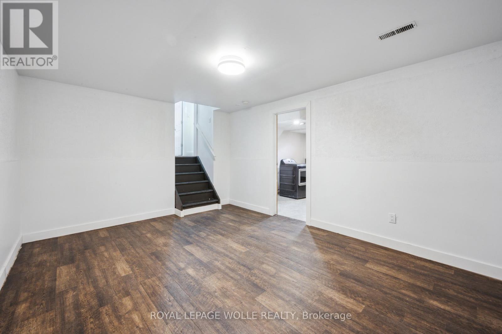 












53 KAREN WALK

,
Waterloo,




Ontario
N2L5X1


