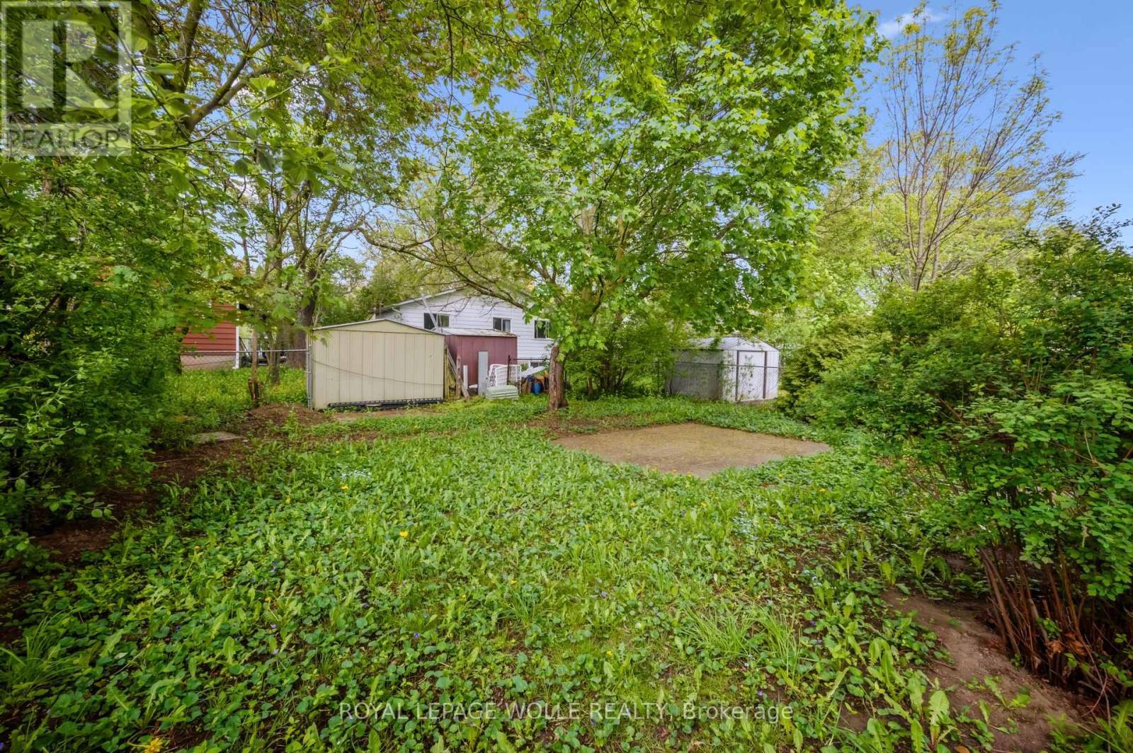 












53 KAREN WALK

,
Waterloo,




Ontario
N2L5X1

