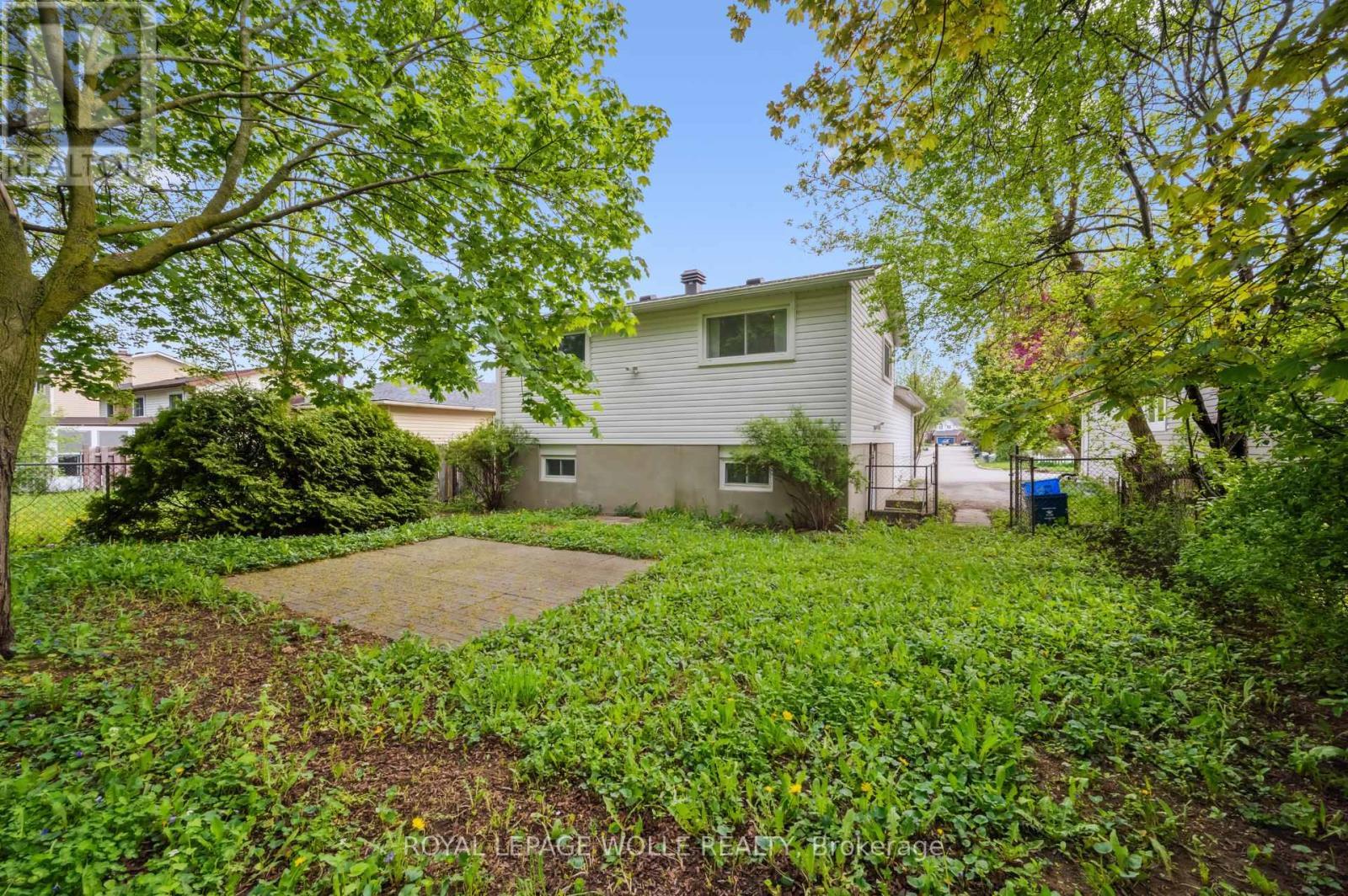 












53 KAREN WALK

,
Waterloo,




Ontario
N2L5X1

