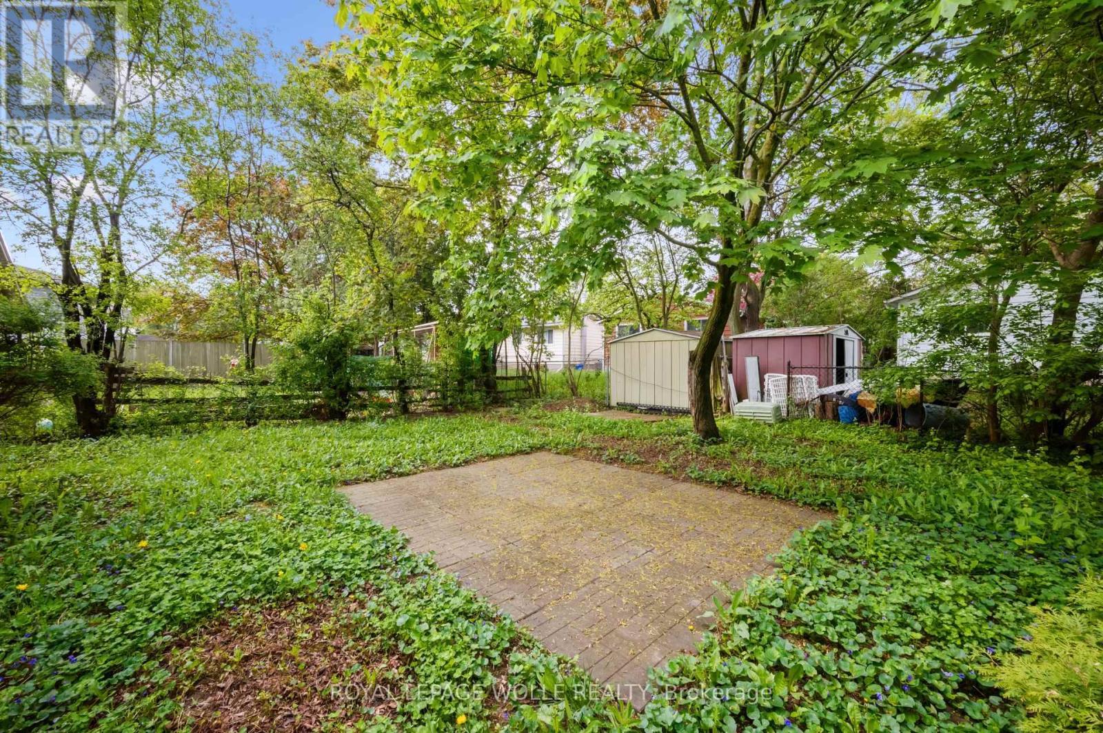 












53 KAREN WALK

,
Waterloo,




Ontario
N2L5X1

