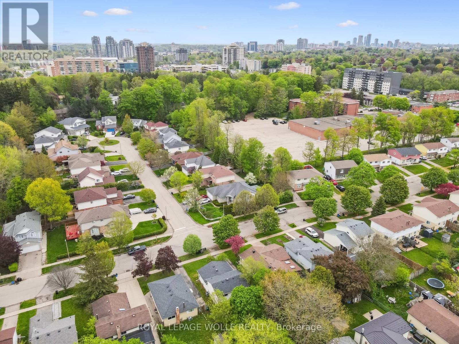 












53 KAREN WALK

,
Waterloo,




Ontario
N2L5X1

