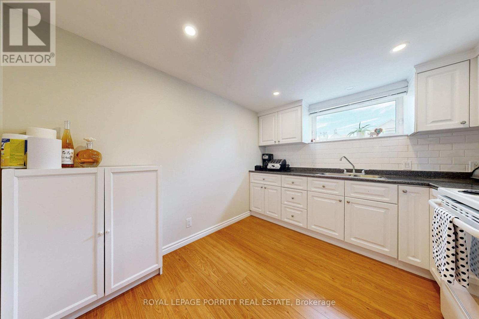 












3 ORIANNA DRIVE

,
Toronto,




Ontario
M8W4M8

