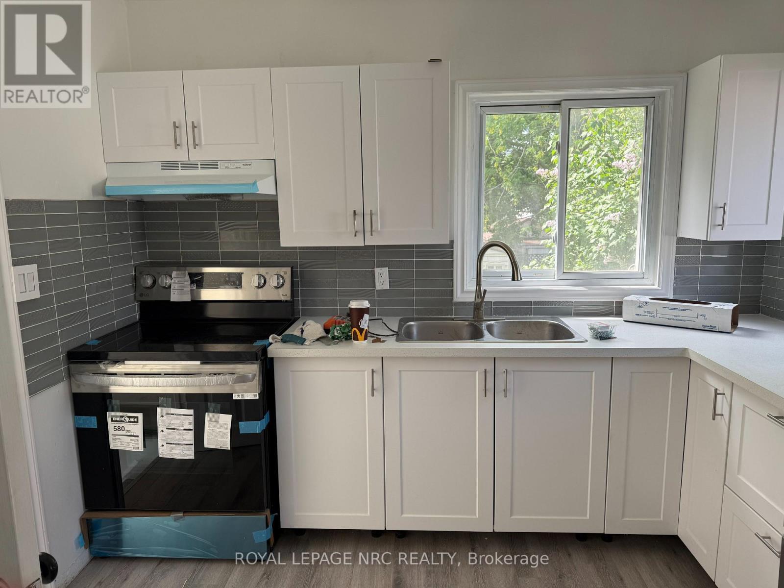 












6328 KER STREET

,
Niagara Falls (Dorchester),




Ontario
L2G1X8

