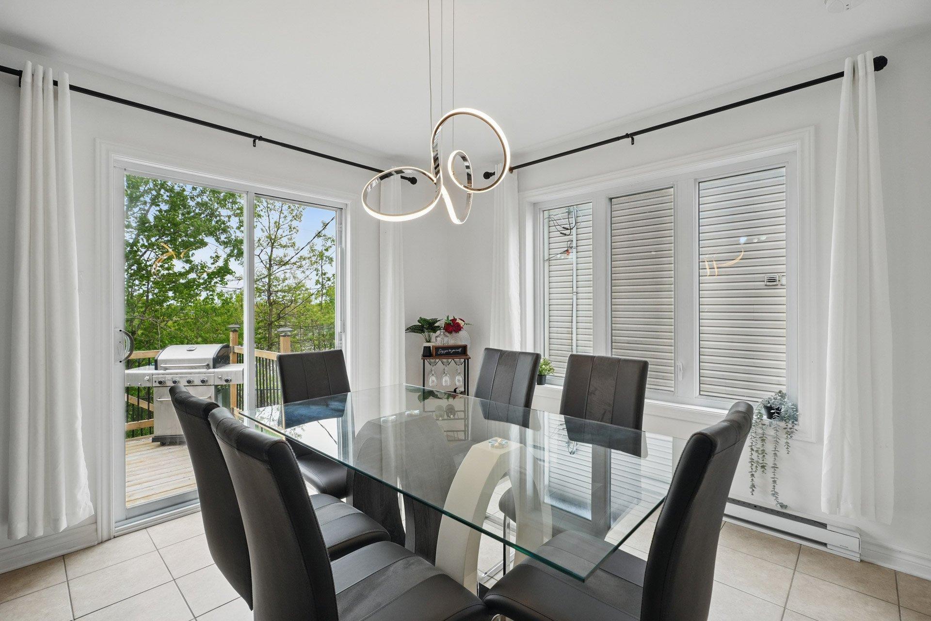 









126


Rue Marcelle-Ferron

,
Gatineau (Gatineau),




QC
J8P0H3

