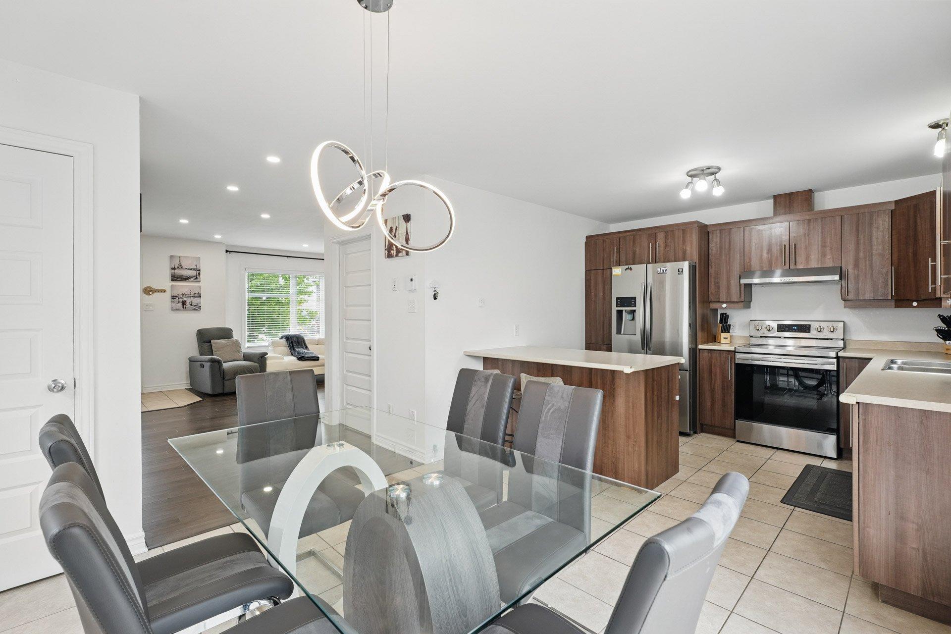 









126


Rue Marcelle-Ferron

,
Gatineau (Gatineau),




QC
J8P0H3

