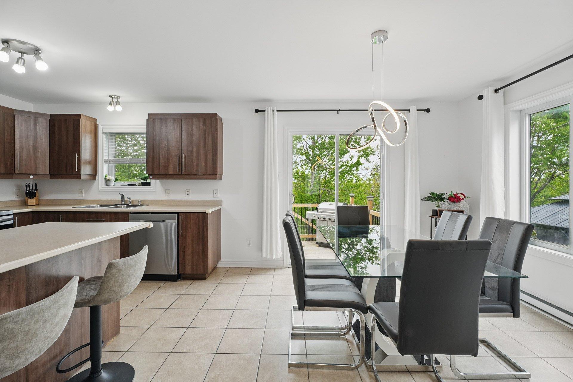 









126


Rue Marcelle-Ferron

,
Gatineau (Gatineau),




QC
J8P0H3

