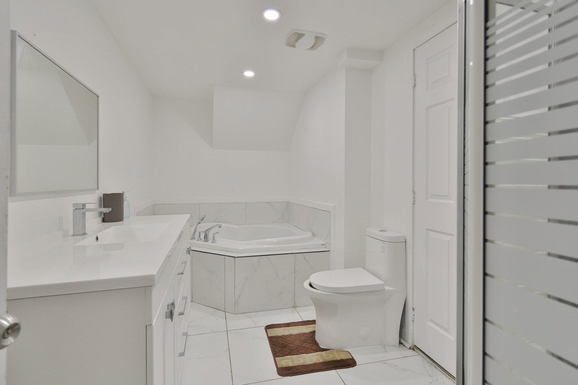 









9340


Rue de Brome

,
Montréal (LaSalle),




QC
H8R2H5

