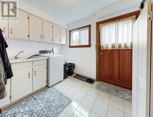 












2946 WESTON ROAD

,
Toronto,




Ontario
M9M2S7

