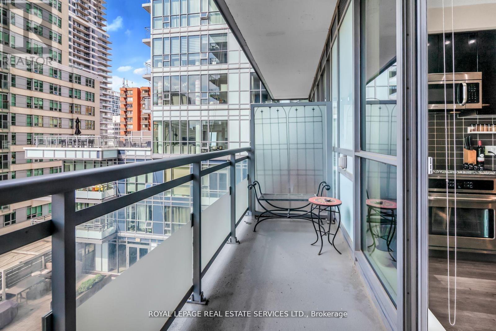 












727 - 89 DUNFIELD AVENUE

,
Toronto,




Ontario
M4S0A4

