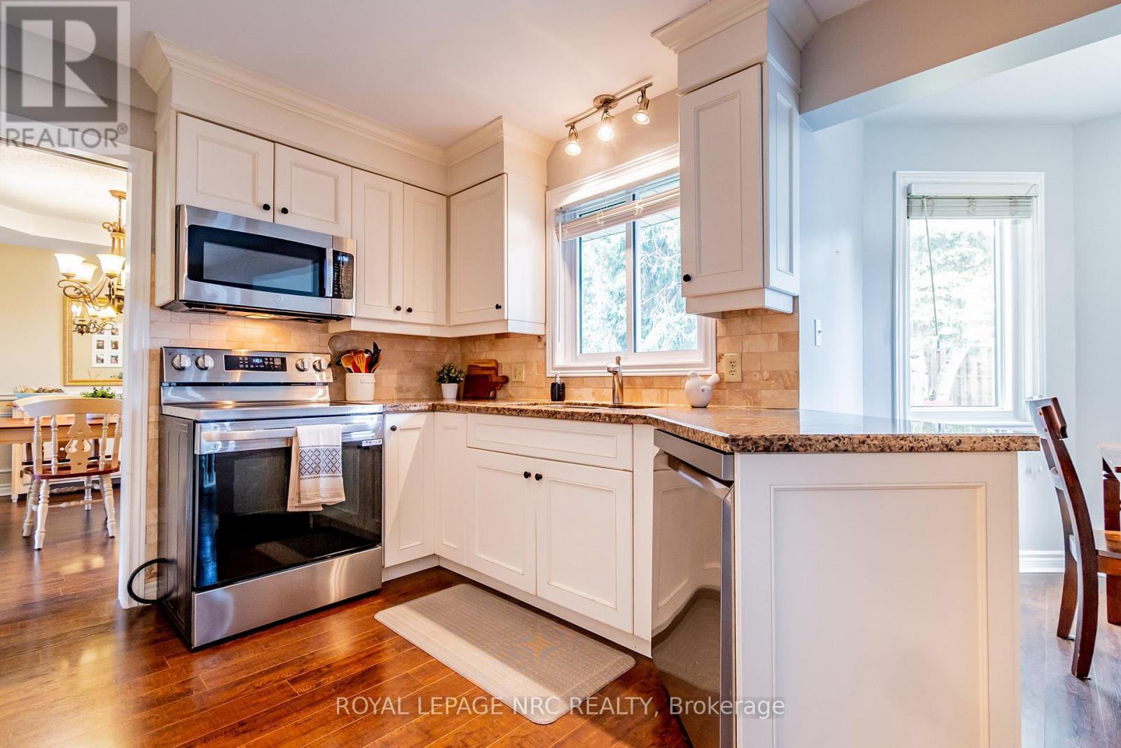 












2675 MOUNTAINCREST AVENUE

,
Niagara Falls (Church's Lane),




Ontario
L2J4H8

