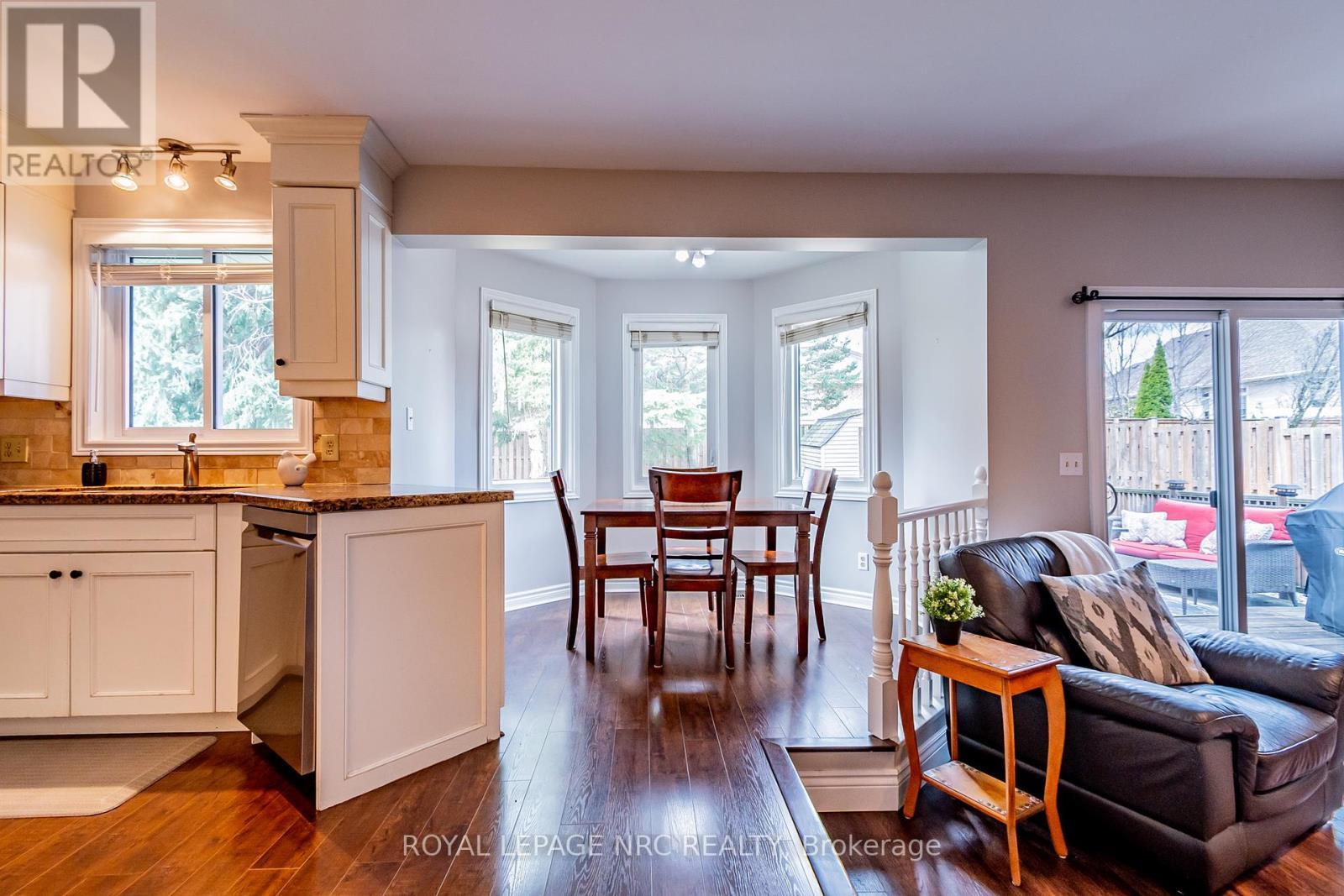 












2675 MOUNTAINCREST AVENUE

,
Niagara Falls (Church's Lane),




Ontario
L2J4H8

