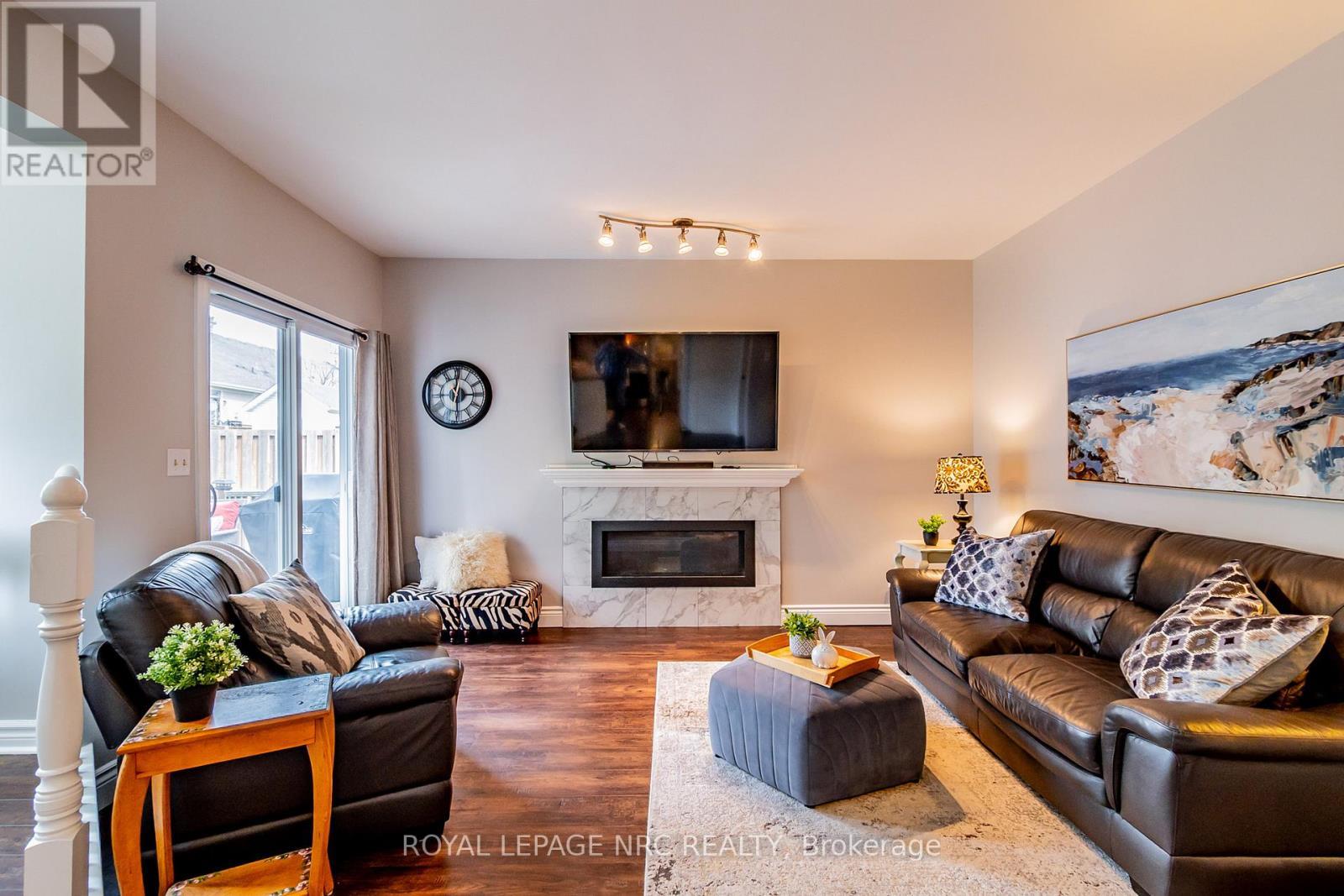 












2675 MOUNTAINCREST AVENUE

,
Niagara Falls (Church's Lane),




Ontario
L2J4H8

