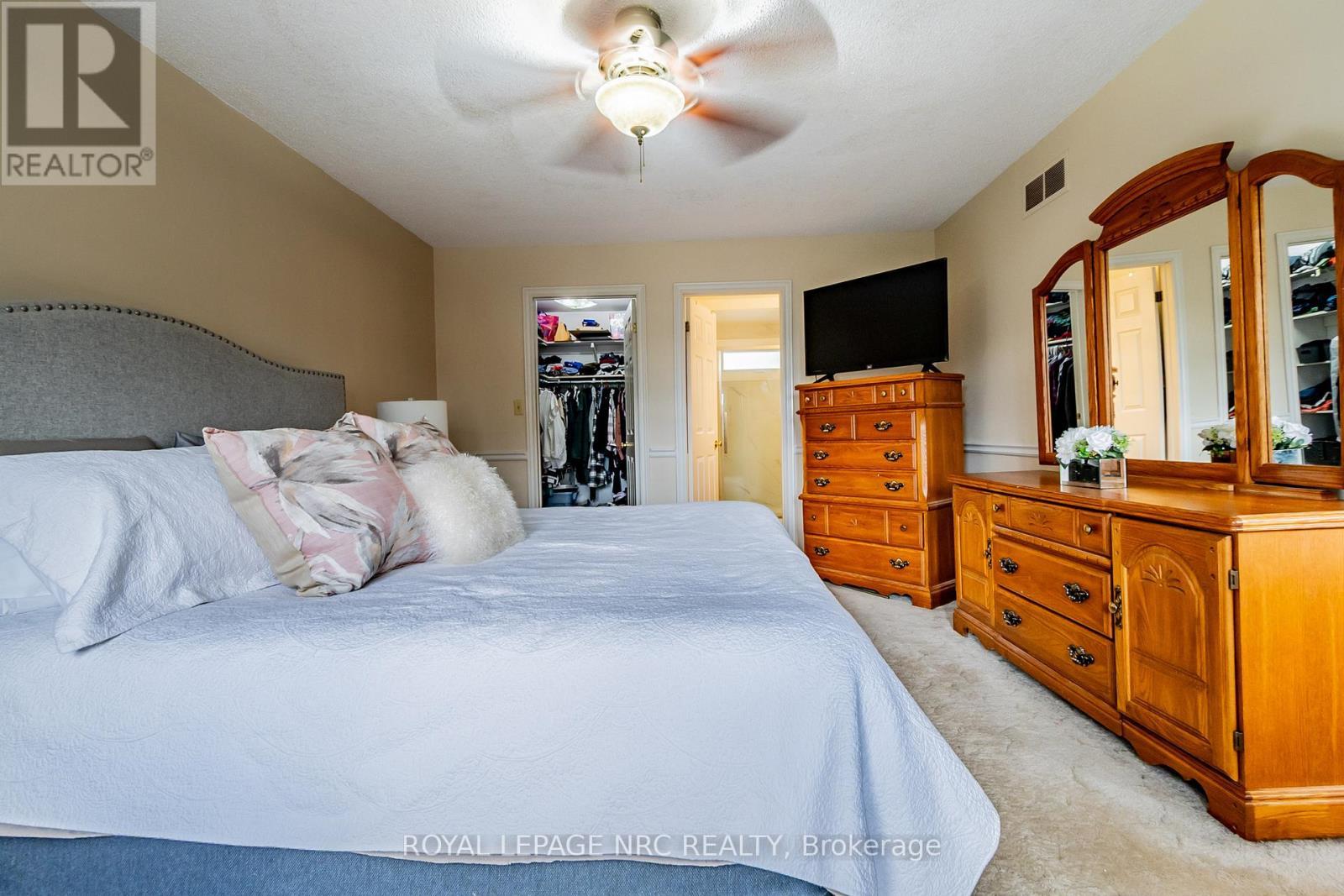 












2675 MOUNTAINCREST AVENUE

,
Niagara Falls (Church's Lane),




Ontario
L2J4H8

