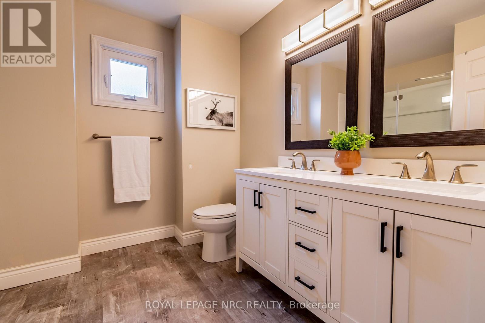 












2675 MOUNTAINCREST AVENUE

,
Niagara Falls (Church's Lane),




Ontario
L2J4H8

