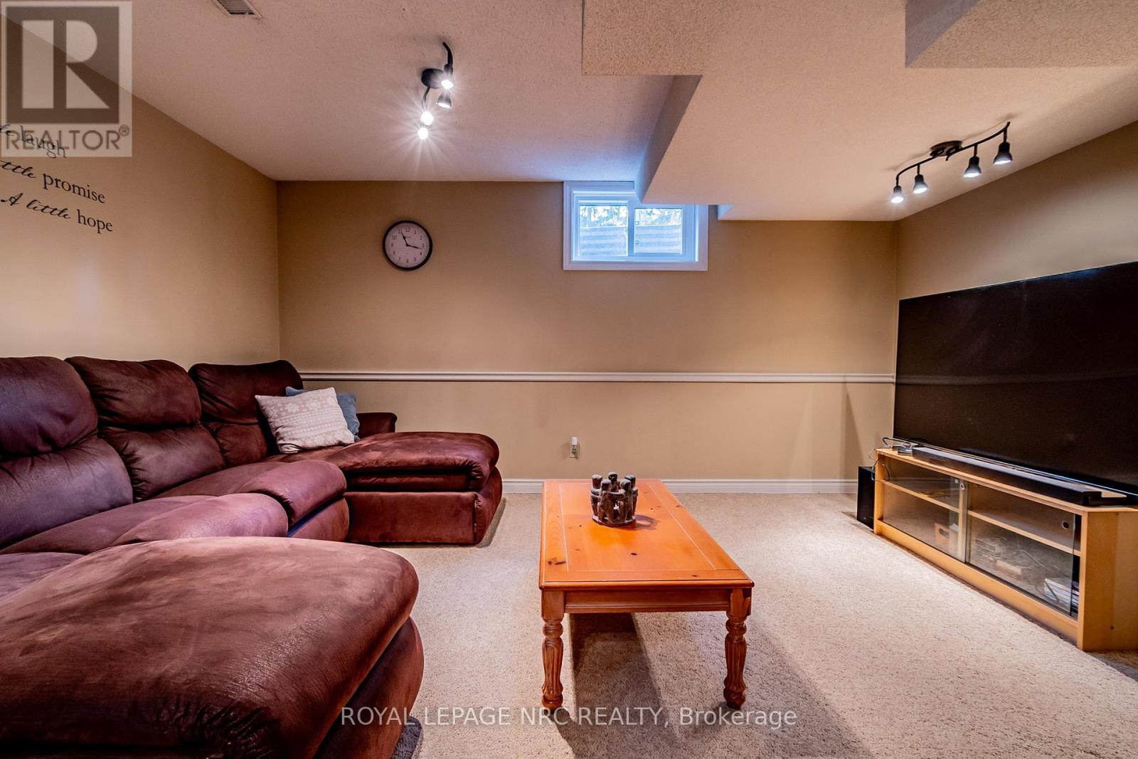 












2675 MOUNTAINCREST AVENUE

,
Niagara Falls (Church's Lane),




Ontario
L2J4H8

