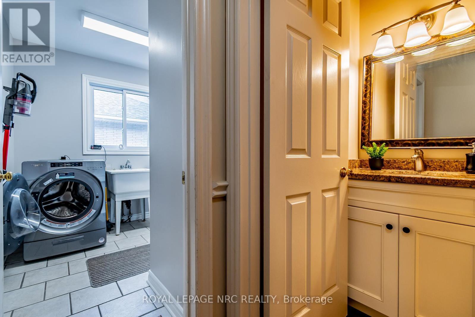 












2675 MOUNTAINCREST AVENUE

,
Niagara Falls (Church's Lane),




Ontario
L2J4H8

