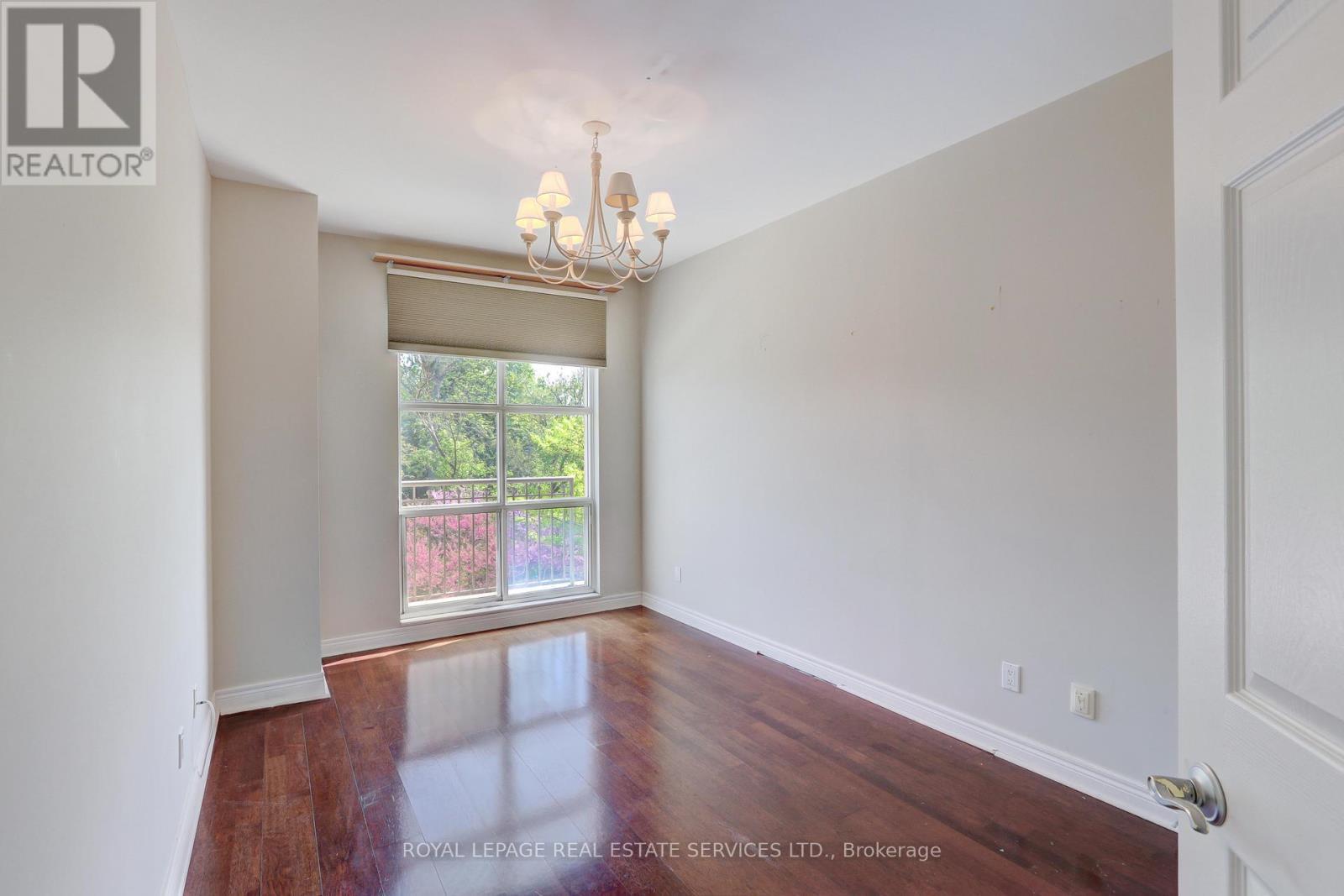 












303 - 3085 BLOOR STREET W

,
Toronto,




Ontario
M8X1C8

