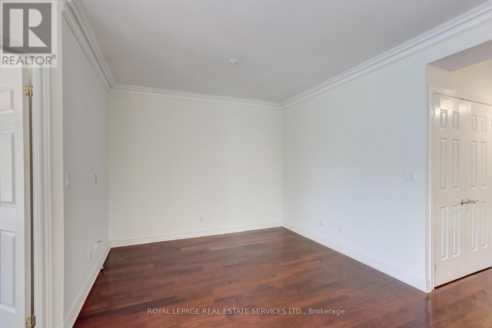 












303 - 3085 BLOOR STREET W

,
Toronto,




Ontario
M8X1C8

