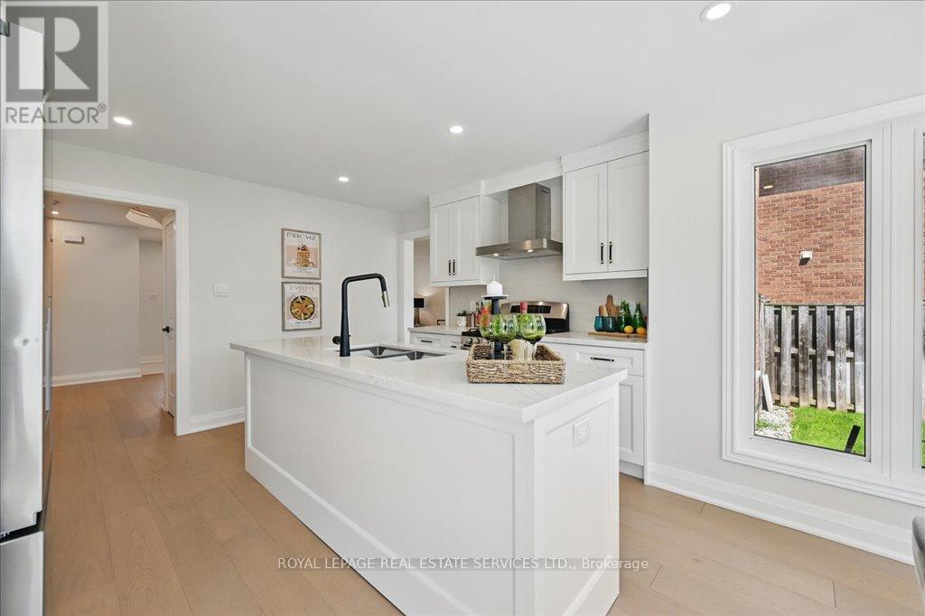 












1184 RUSHBROOKE DRIVE

,
Oakville,




Ontario
L6M1H7

