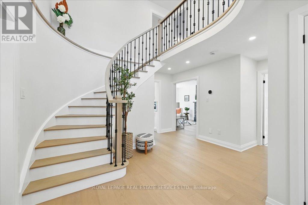 












1184 RUSHBROOKE DRIVE

,
Oakville,




Ontario
L6M1H7


