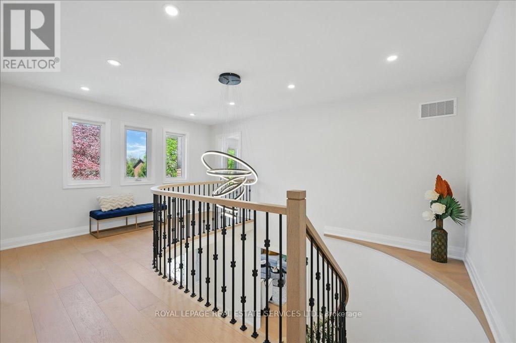 












1184 RUSHBROOKE DRIVE

,
Oakville,




Ontario
L6M1H7

