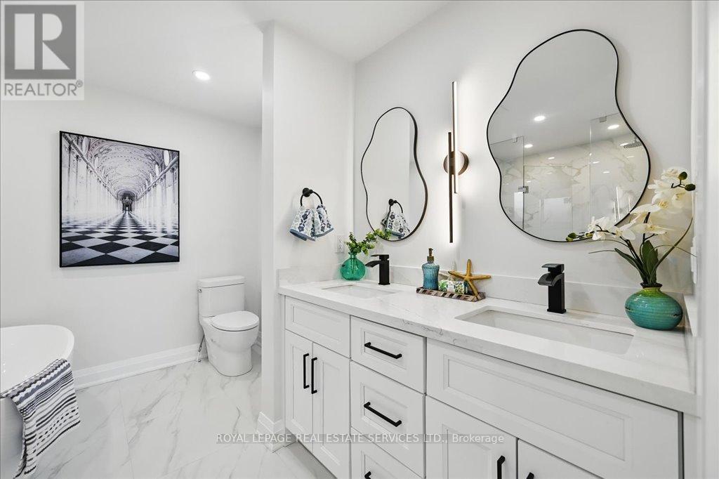 












1184 RUSHBROOKE DRIVE

,
Oakville,




Ontario
L6M1H7

