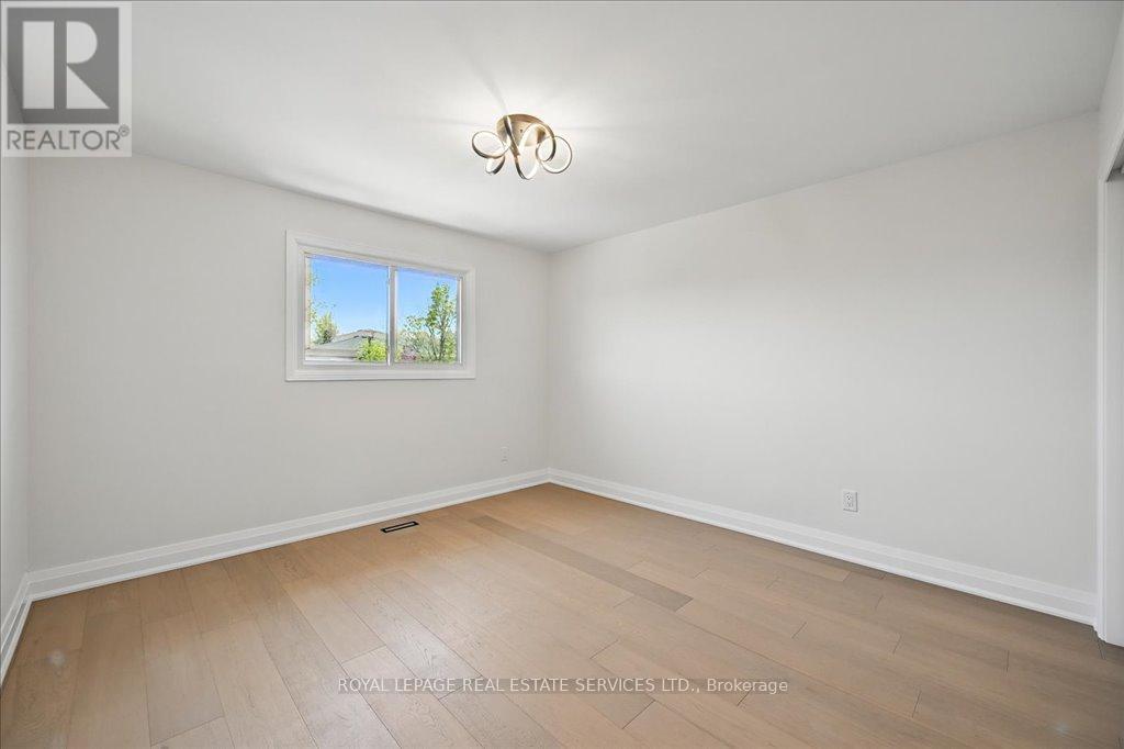 












1184 RUSHBROOKE DRIVE

,
Oakville,




Ontario
L6M1H7

