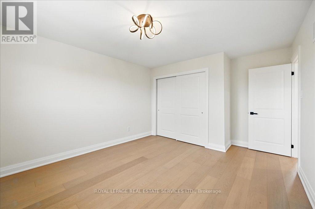 












1184 RUSHBROOKE DRIVE

,
Oakville,




Ontario
L6M1H7

