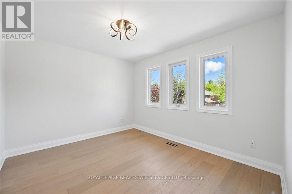 












1184 RUSHBROOKE DRIVE

,
Oakville,




Ontario
L6M1H7

