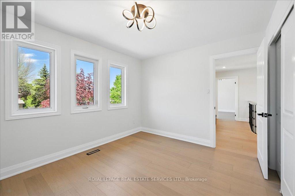 












1184 RUSHBROOKE DRIVE

,
Oakville,




Ontario
L6M1H7


