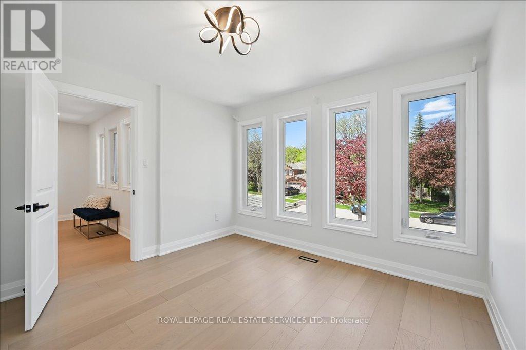












1184 RUSHBROOKE DRIVE

,
Oakville,




Ontario
L6M1H7

