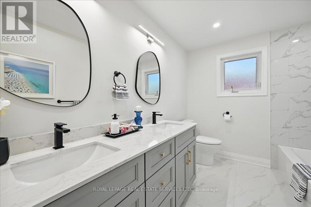












1184 RUSHBROOKE DRIVE

,
Oakville,




Ontario
L6M1H7

