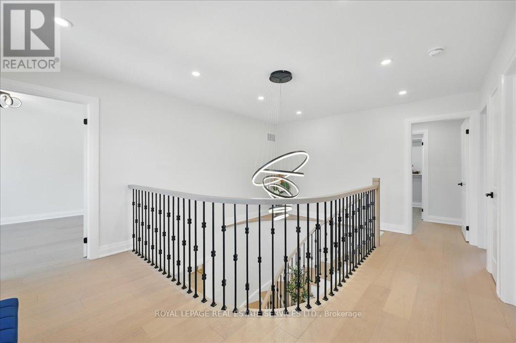 












1184 RUSHBROOKE DRIVE

,
Oakville,




Ontario
L6M1H7

