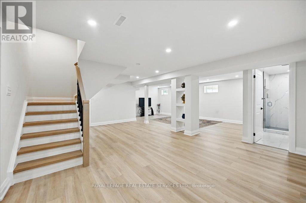 












1184 RUSHBROOKE DRIVE

,
Oakville,




Ontario
L6M1H7

