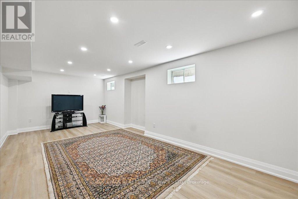 












1184 RUSHBROOKE DRIVE

,
Oakville,




Ontario
L6M1H7

