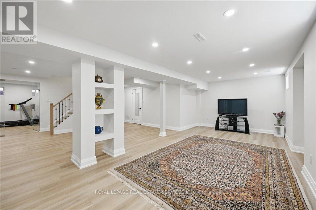 












1184 RUSHBROOKE DRIVE

,
Oakville,




Ontario
L6M1H7

