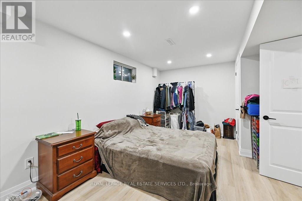 












1184 RUSHBROOKE DRIVE

,
Oakville,




Ontario
L6M1H7

