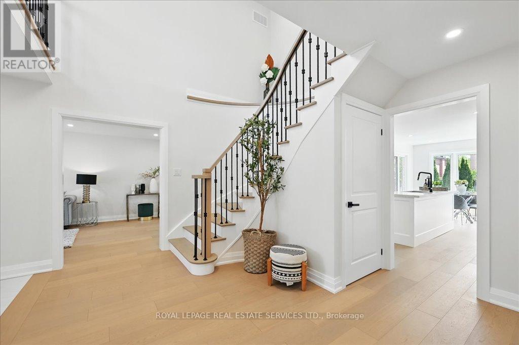 












1184 RUSHBROOKE DRIVE

,
Oakville,




Ontario
L6M1H7


