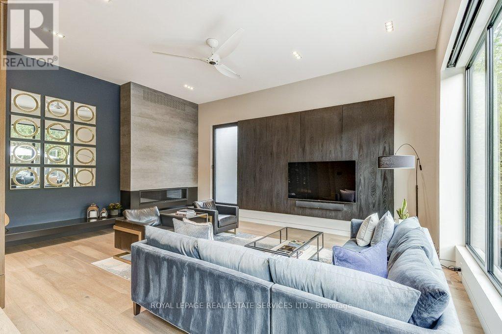 












144 SPARLING COURT

,
Oakville,




Ontario
L6K2J7

