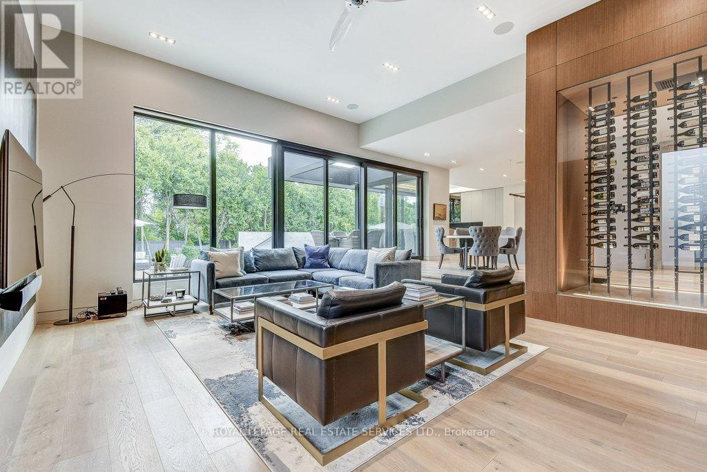 












144 SPARLING COURT

,
Oakville,




Ontario
L6K2J7

