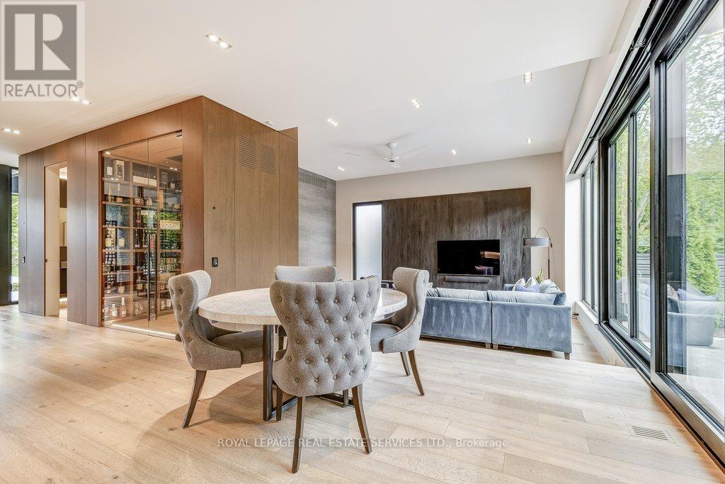 












144 SPARLING COURT

,
Oakville,




Ontario
L6K2J7


