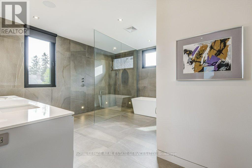 












144 SPARLING COURT

,
Oakville,




Ontario
L6K2J7

